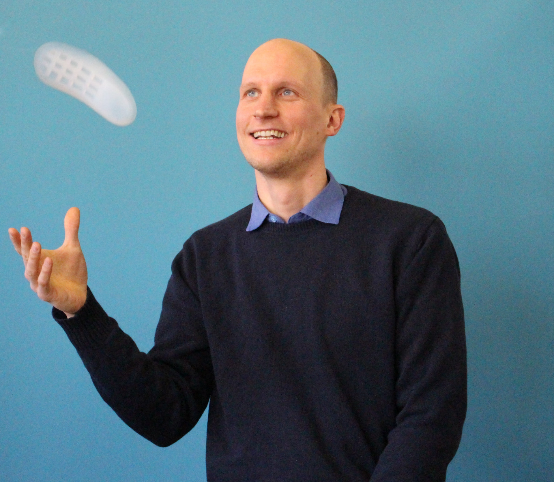 Ralf wirft eine Aktiv-Einlage in die Luft